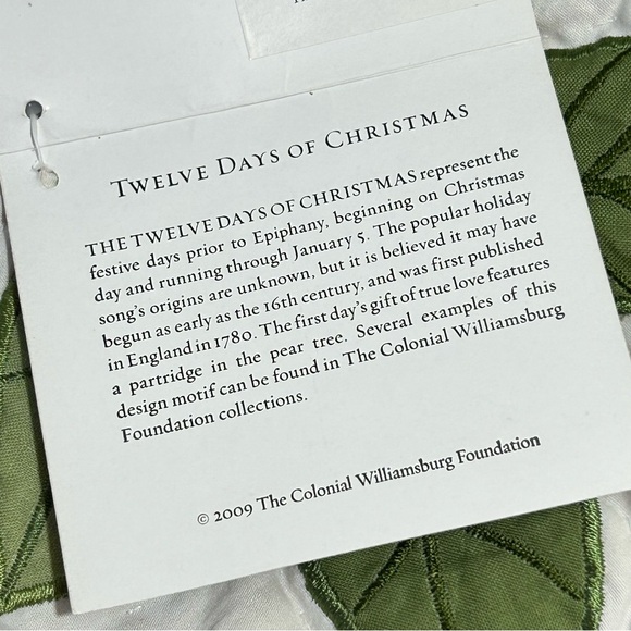 Colonial Williamsburg 12 Days Of Christmas Throw Quilt - Picture 6 of 9